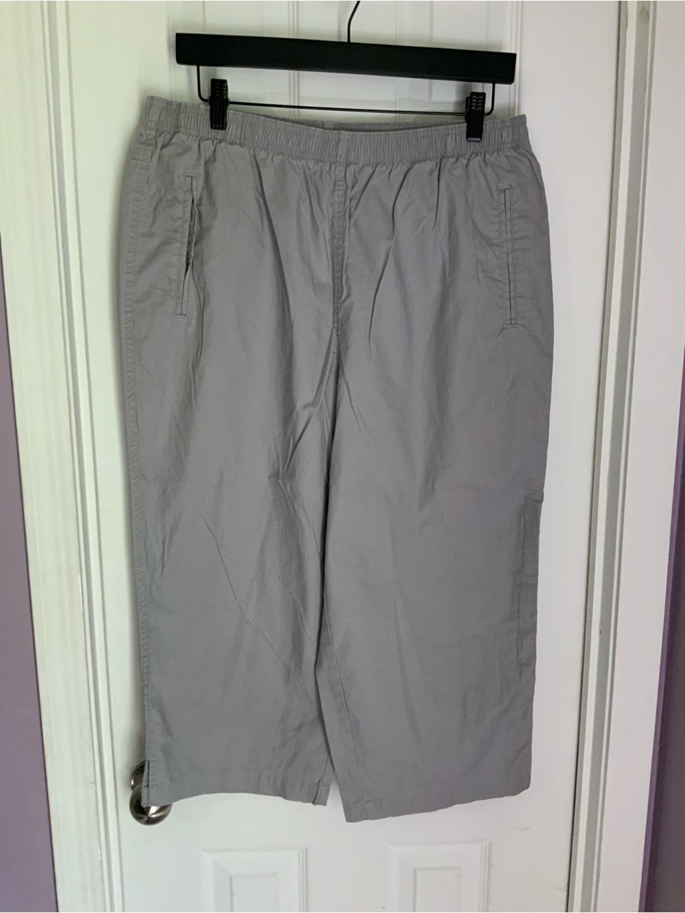 Women's Elastic-Waist Gray Capris - Comfortable Everyday Style